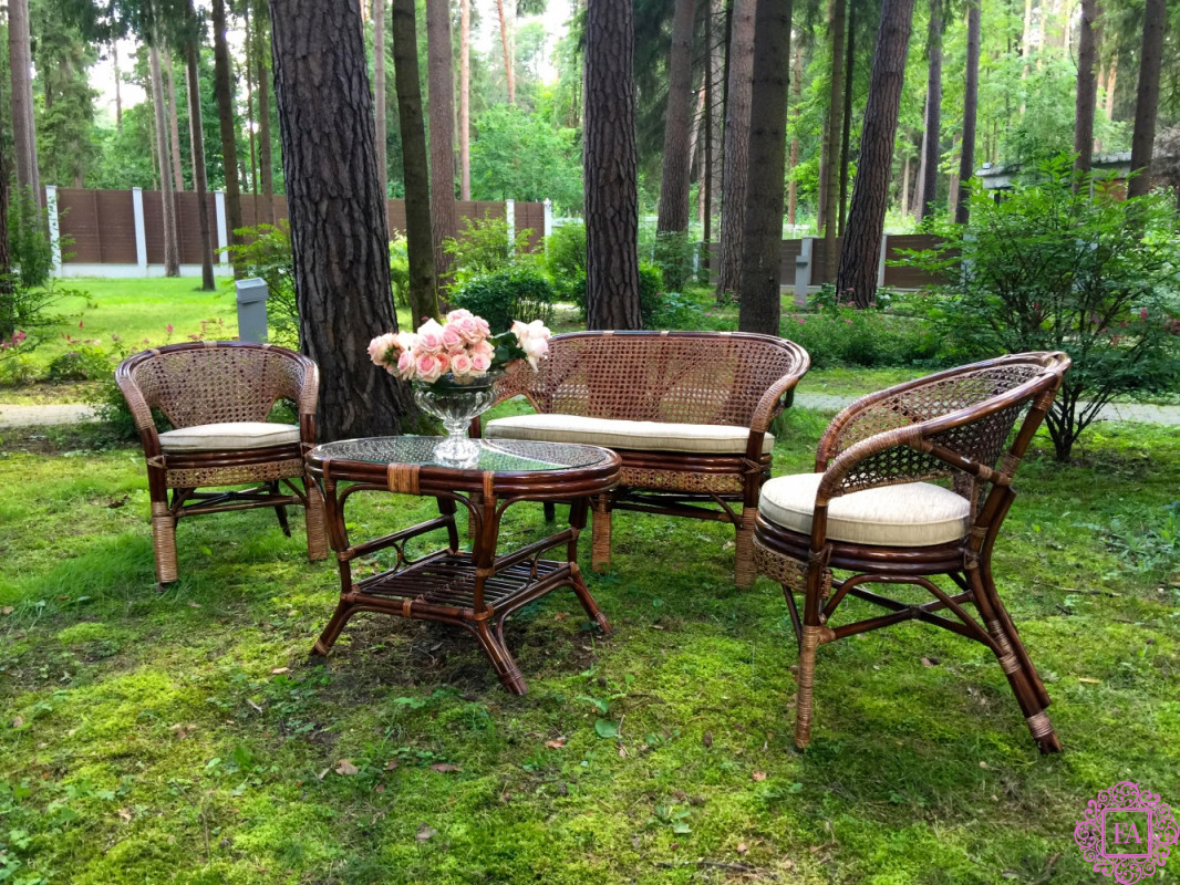 Комплект мебели из ротанга в аренду в Москве
