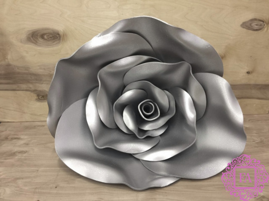 Большая серебряная роза